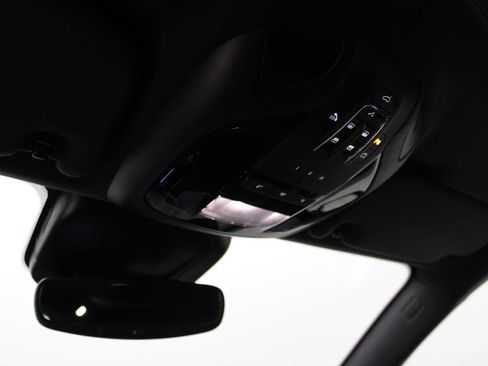 Used 2021 Maserati Levante image 23