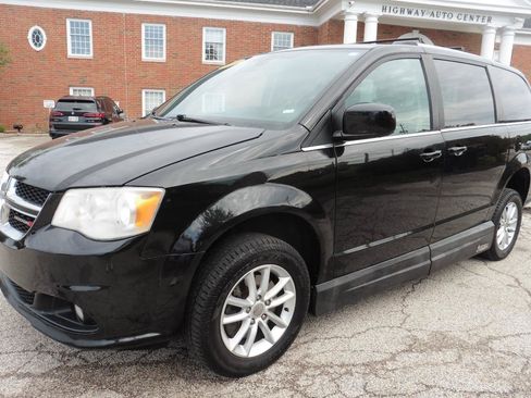 Used 2019 Dodge Grand Caravan SXT FWD image 23