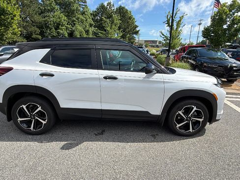 Used 2023 Chevrolet TrailBlazer RS w/ Sun and Liftgate Package FWD image 7