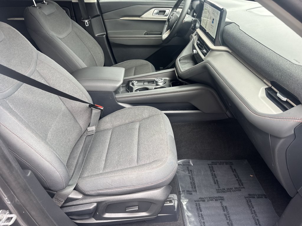 Used 2025 Ford Explorer Active RWD image 13