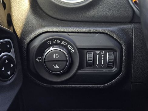 Used 2020 Jeep Gladiator Overland image 25