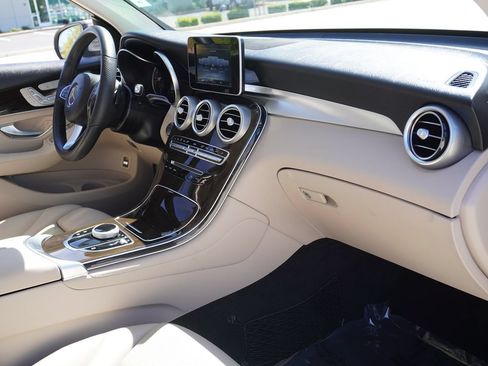 Used 2019 Mercedes-Benz GLC 300 4MATIC image 15