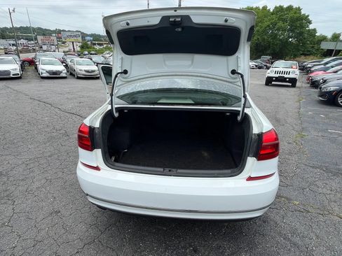 Used 2016 Volkswagen Passat 1.8T FWD image 15
