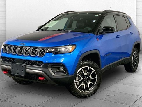 Used 2025 Jeep Compass Trailhawk AWD/4WD image 12
