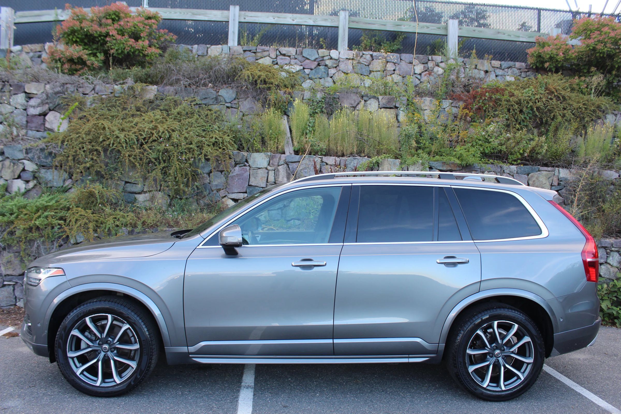 Used 2016 Volvo XC90 T6 Momentum w/ Momentum Plus Package AWD/4WD image 6