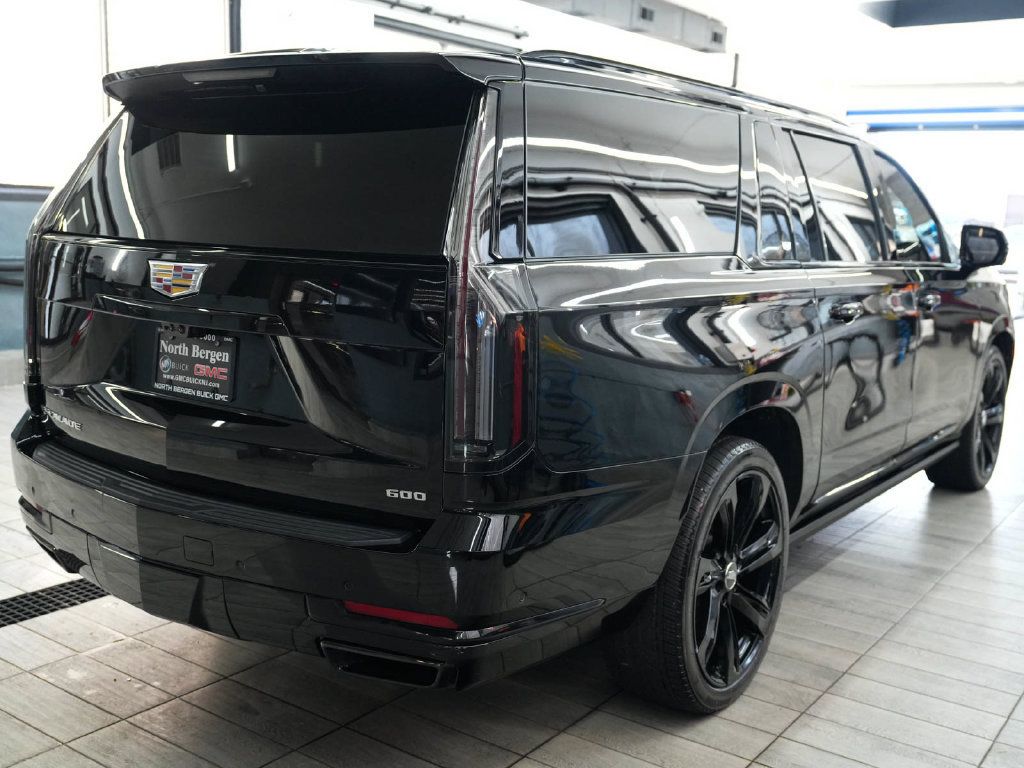 Used 2025 Cadillac Escalade ESV Sport Platinum AWD/4WD image 8