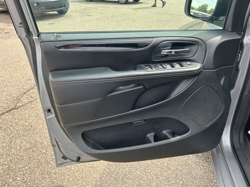 Used 2014 Chrysler Town & Country S FWD image 14