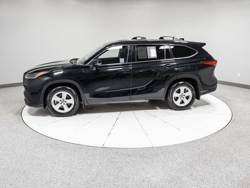 Used 2021 Toyota Highlander L FWD image 36