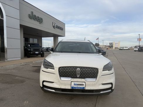 Used 2023 Lincoln Aviator 2WD w/ Premium Package image 8
