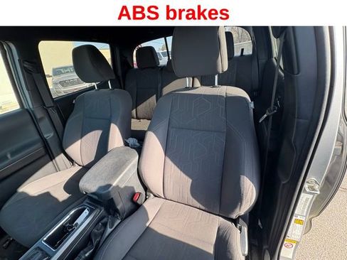 Used 2019 Toyota Tacoma TRD Off-Road image 10