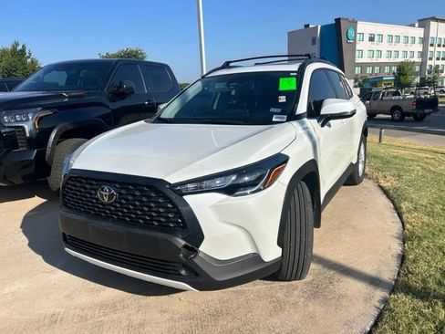 Used 2024 Toyota Corolla Cross LE w/ Moonroof Package FWD image 7