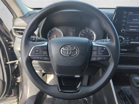 Used 2020 Toyota Highlander L image 11