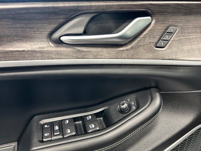 Used 2023 Jeep Grand Cherokee 4WD 4xe image 22