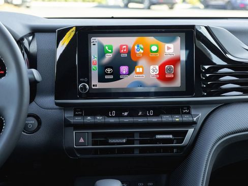 New 2026 Toyota Camry Hybrid FWD image 11