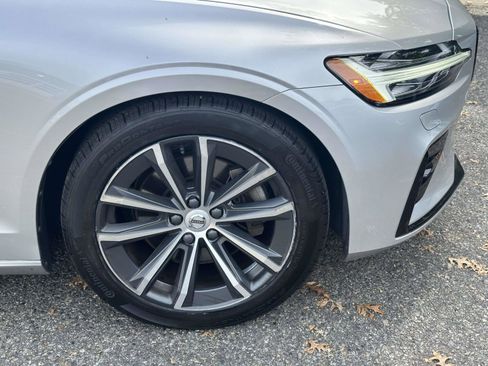 Certified 2022 Volvo S60 B5 Momentum w/ Premium Package image 11