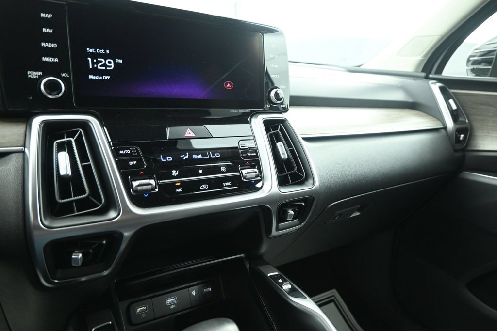 Used 2023 Kia Sorento EX w/ Panoramic Sunroof Package FWD image 19