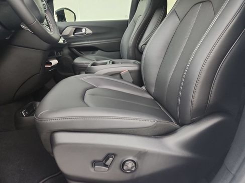 New 2027 Chrysler Pacifica LX FWD image 19