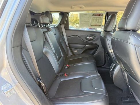 Used 2020 Jeep Cherokee Trailhawk w/ Comfort/Convenience Group image 32