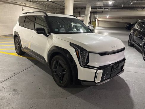 Certified 2024 Kia EV9 GT-Line AWD/4WD image 1
