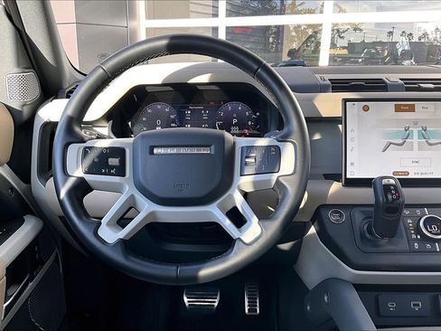 Used 2023 Land Rover Defender 130 SE image 5