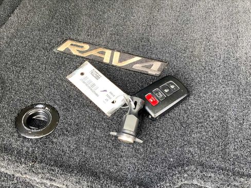 Used 2015 Toyota RAV4 Limited AWD/4WD image 15