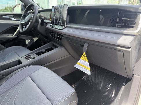 New 2026 Volkswagen Tiguan SE R-Line FWD image 11