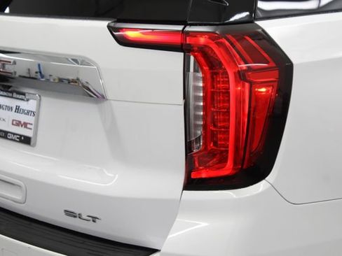 Used 2022 GMC Yukon XL SLT w/ SLT Luxury Package AWD/4WD image 12