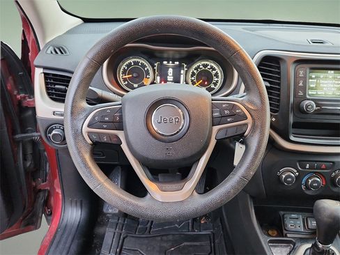 Used 2015 Jeep Cherokee Sport image 20