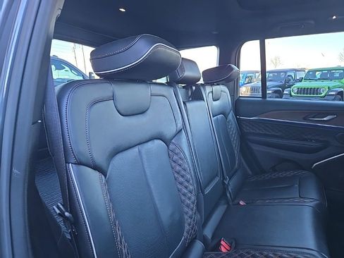 Used 2025 Jeep Grand Cherokee Summit AWD/4WD image 93