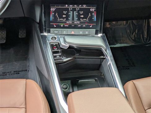 Used 2022 Audi e-tron Premium w/ Convenience Plus Package image 20