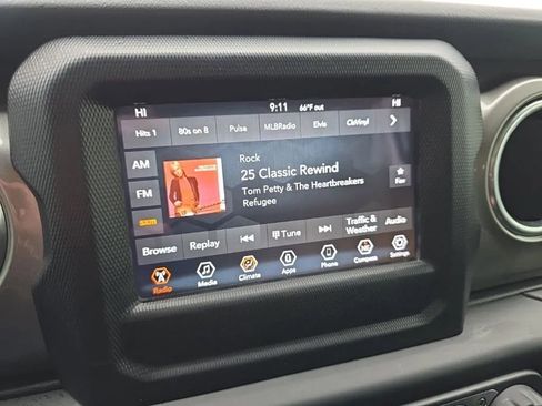 Used 2019 Jeep Wrangler Unlimited Sahara image 24