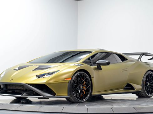 Used 2023 Lamborghini Huracan STO RWD image 2