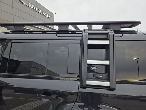 Used 2024 Land Rover Defender 110 X-Dynamic SE image 20