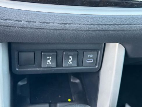 Used 2025 Toyota Corolla Cross XLE w/ Convenience Package image 23