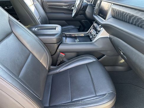 Used 2024 GMC Yukon Denali image 14