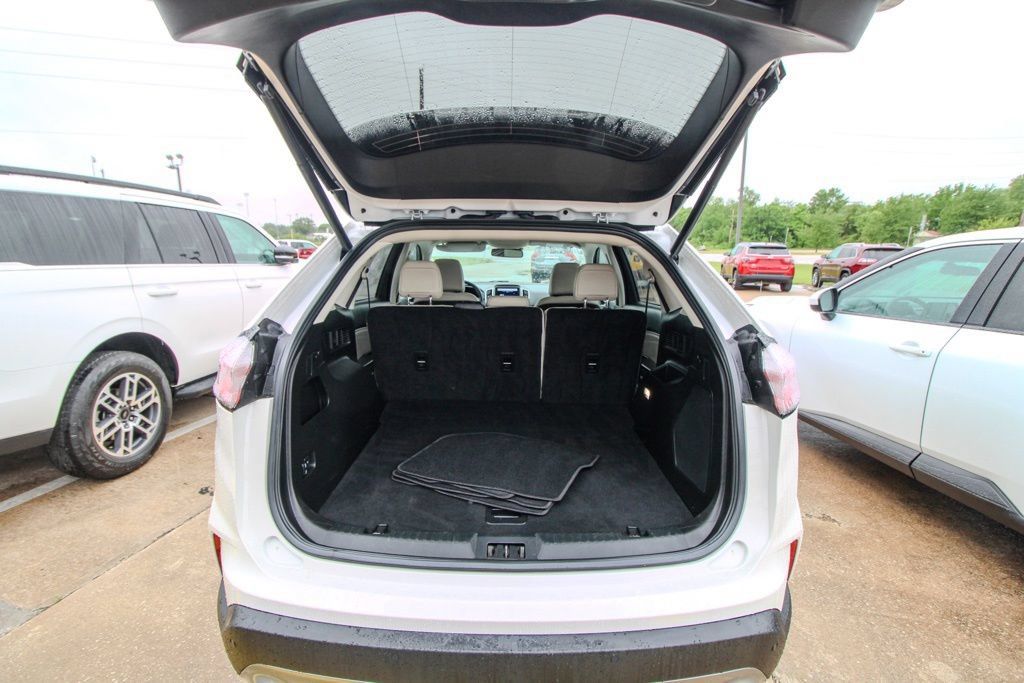 Used 2023 Ford Edge Titanium AWD/4WD image 5
