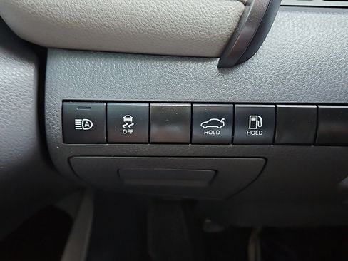 Used 2022 Toyota Camry SE FWD image 19