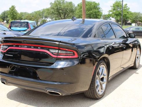 Used 2020 Dodge Charger SXT w/ Plus Group RWD image 3