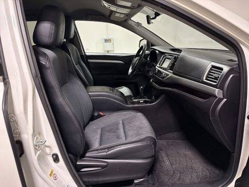 Used 2015 Toyota Highlander Plus AWD/4WD image 21