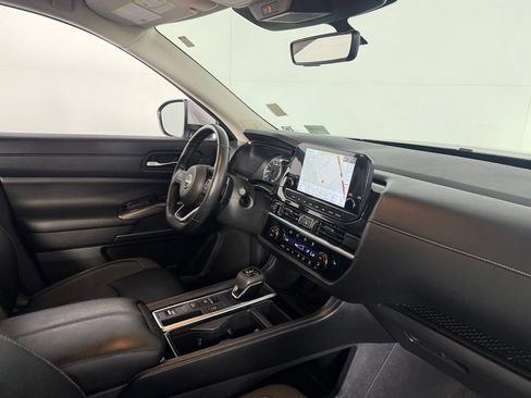 Used 2024 Nissan Pathfinder SL w/ SL Premium Package FWD image 31