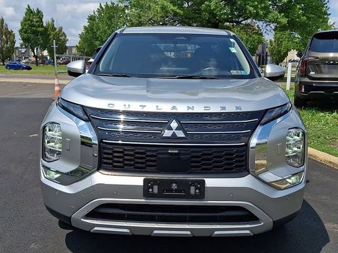 Used 2023 Mitsubishi Outlander SE AWD/4WD image 2