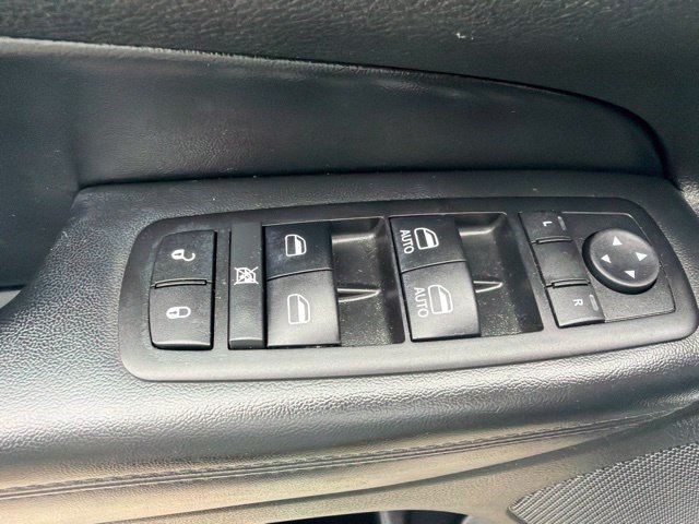 Used 2014 Jeep Grand Cherokee Laredo w/ 18" Wheel & 8.4" Radio Group AWD/4WD image 12