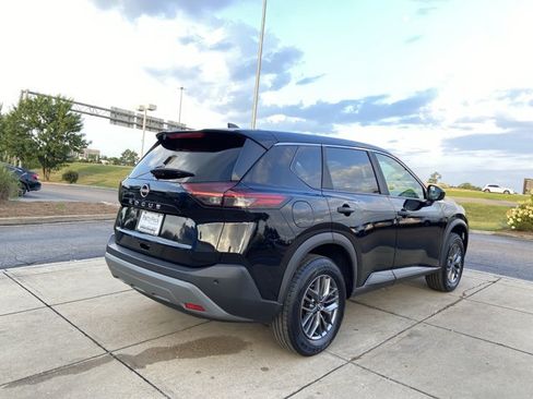 Used 2023 Nissan Rogue S FWD image 11