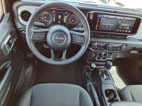 Used 2025 Jeep Wrangler Unlimited Sport AWD/4WD image 4