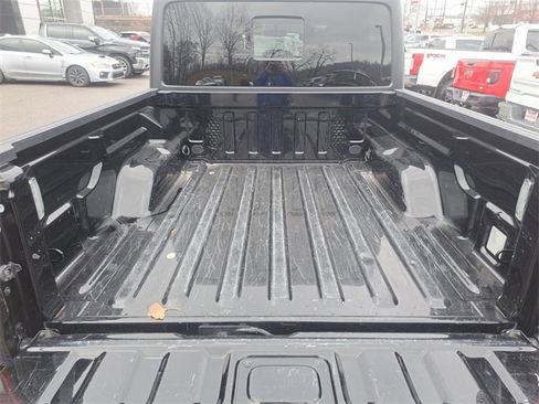 Used 2023 Jeep Gladiator Overland image 5