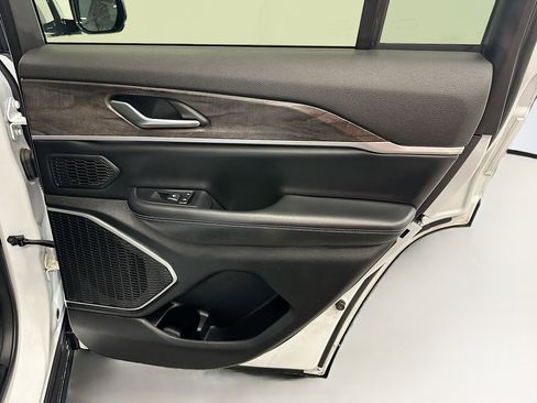 Used 2023 Jeep Grand Cherokee 4WD 4xe image 33