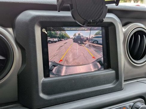 Used 2021 Jeep Gladiator Sport AWD/4WD image 23