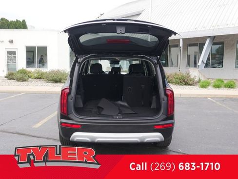 Used 2020 Kia Telluride LX AWD/4WD image 16