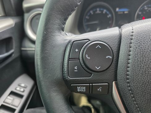 Used 2018 Toyota RAV4 XLE AWD/4WD image 15