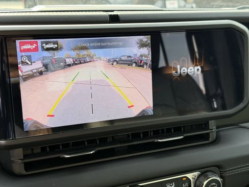 Used 2025 Jeep Gladiator Mojave image 21